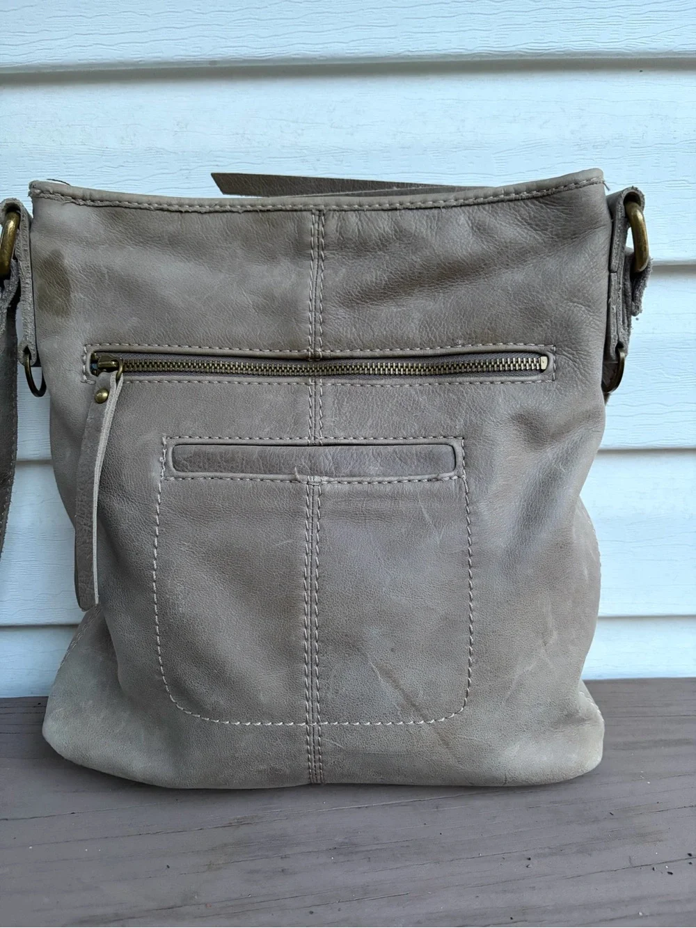 Lucky Brand Leather Crossbody Bag Taupe Gray Multi Pocket Adjustable Strap